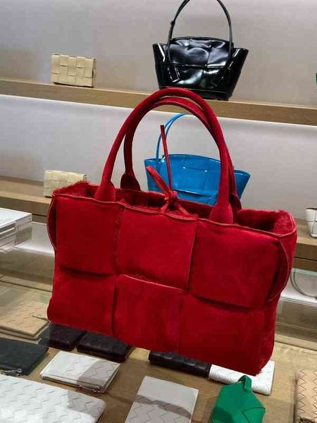 designer women bottegass handbags venetas new arco handbag woven wool small tote men's and women's
designer women bottegass handbags venetas new arco handbag woven wool small tote men's and women's
