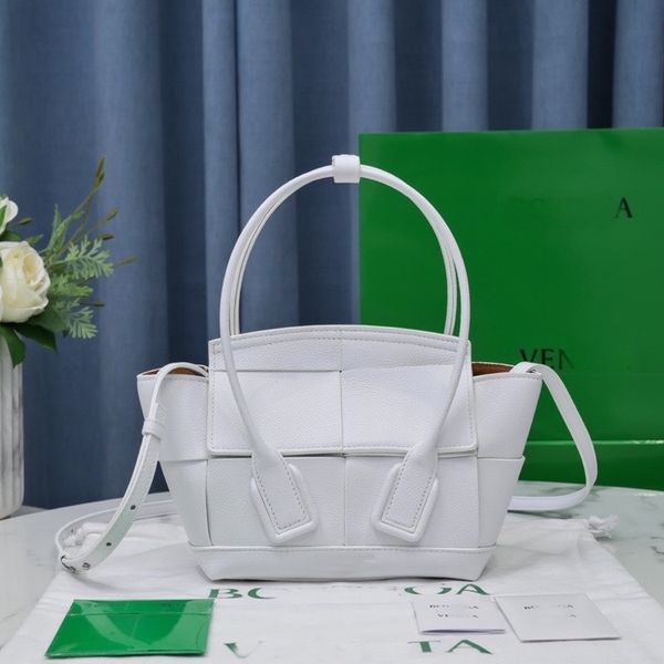 european and american leather single shoulder diagonal cross portable multi-purpose style luxury women's bag fashion trend handbag desi
european and american leather single shoulder diagonal cross portable multi-purpose style luxury women's bag fashion trend handbag desi