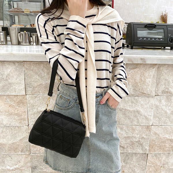 2022 new fashion embroidered bags rhombic chain female pack leisure small fresh small shoulder messenger bag mobile phone bag
2022 new fashion embroidered bags rhombic chain female pack leisure small fresh small shoulder messenger bag mobile phone bag