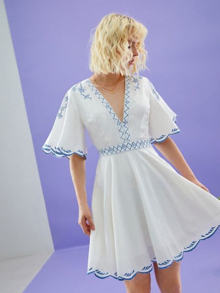 x beyond the ceremony plunging neck flutter sleeve embroidery geo pattern scallop edge dress d2hs#, Black;gray
x beyond the ceremony plunging neck flutter sleeve embroidery geo pattern scallop edge dress d2hs#, Black;gray