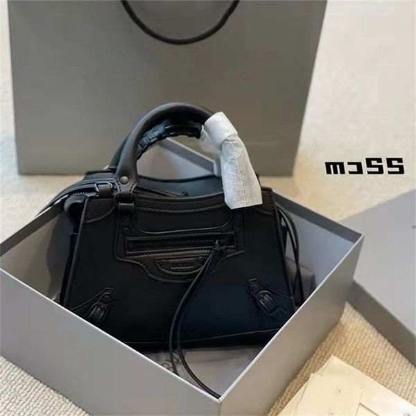 luxury designer bbalencaigass handbags 2022 star net red same crocodile leather locomotive bag single shoulder oblique span portable women&#
luxury designer bbalencaigass handbags 2022 star net red same crocodile leather locomotive bag single shoulder oblique span portable women&#