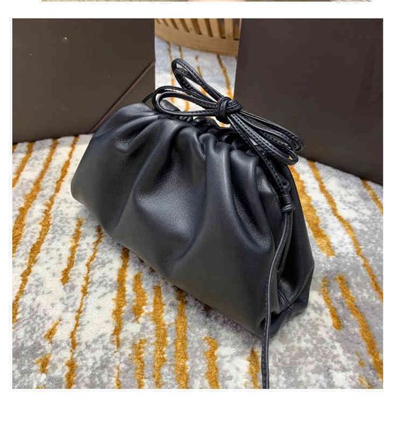venetas bottegav 2022 bag women's leather cloud wrinkled dumpling armpit soft single shoulder messenger small 5a58
venetas bottegav 2022 bag women's leather cloud wrinkled dumpling armpit soft single shoulder messenger small 5a58