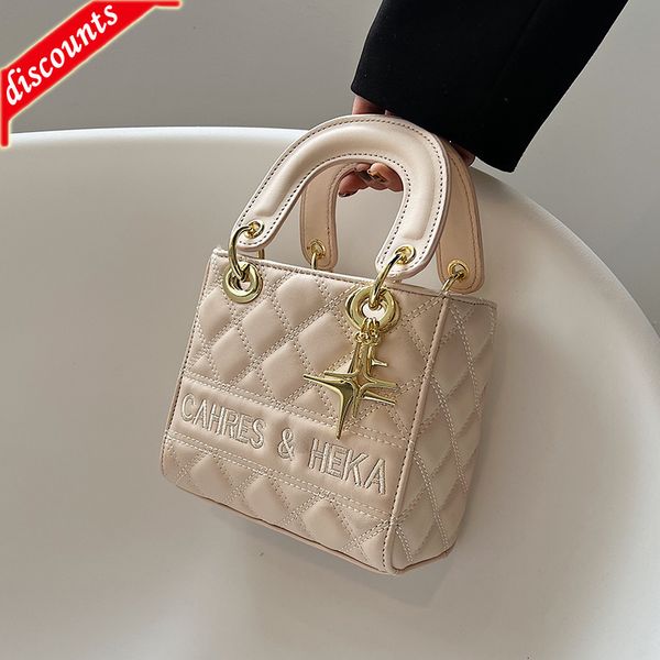 fashion brand trendy ladies bags direct sale embroidered thread small women's 2022 new versatile messenger portable 
fashion brand trendy ladies bags direct sale embroidered thread small women's 2022 new versatile messenger portable