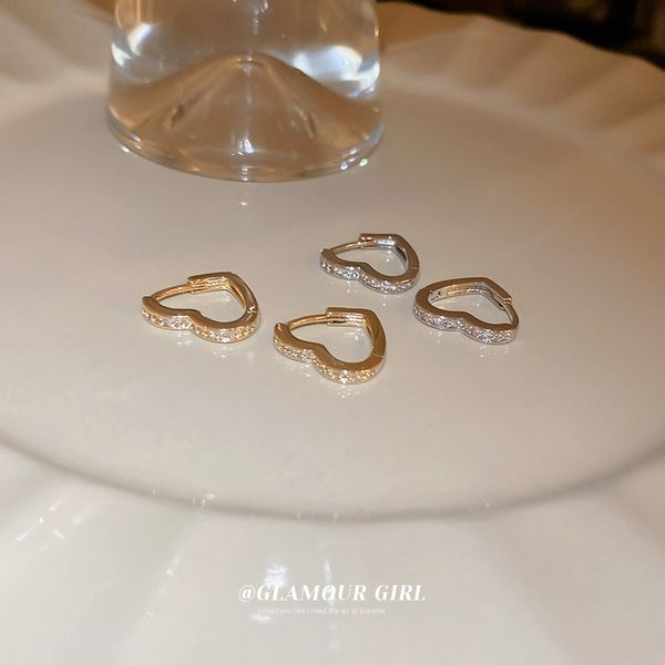 south korea dongdaemun micro inlaid zircon love ear clip simple fashion trending personalized earrings light luxury design earrings, Golden
south korea dongdaemun micro inlaid zircon love ear clip simple fashion trending personalized earrings light luxury design earrings, Golden