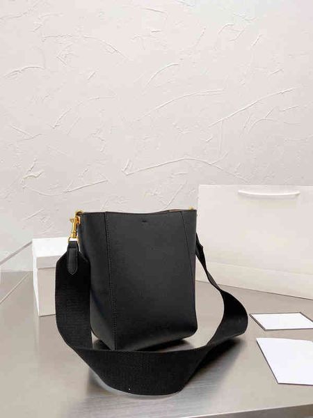 women luxurys designers shoulder bags luxury brand bucket fashion simple square clutch women's designer real leather mobile phone handb
women luxurys designers shoulder bags luxury brand bucket fashion simple square clutch women's designer real leather mobile phone handb