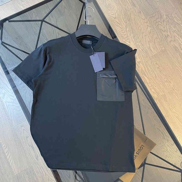 men's t-shirts 2022 spring and summer new couple classic triangle nylon pocket splicing round neck short sleeve t-shirt, White;black
men's t-shirts 2022 spring and summer new couple classic triangle nylon pocket splicing round neck short sleeve t-shirt, White;black