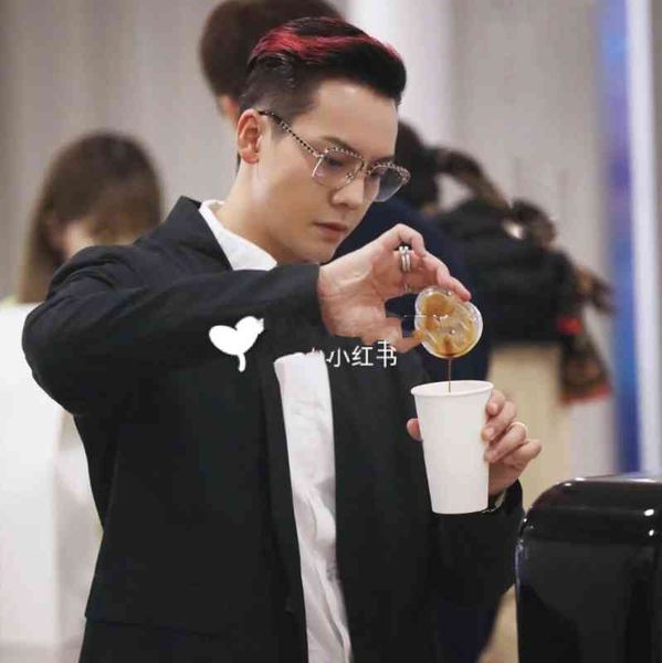 sunglasses chen weiting's same simple atmospheric mirror flat, White;black
sunglasses chen weiting's same simple atmospheric mirror flat, White;black