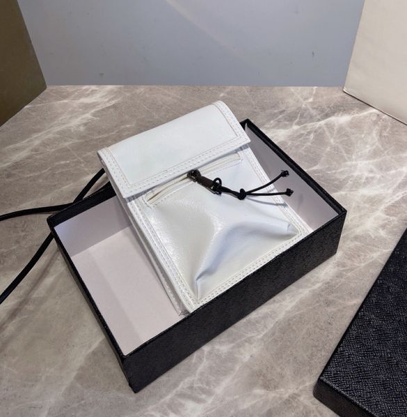 fashion bag classic spring and summer smooth leather fresh art simple atmosphere elegant novel exquisite single shoulder messenger square ba
fashion bag classic spring and summer smooth leather fresh art simple atmosphere elegant novel exquisite single shoulder messenger square ba