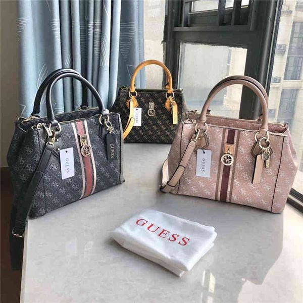 2020 new portable single shoulder messenger bag for women's winter leisure large capacity fashion trendluxury style
2020 new portable single shoulder messenger bag for women's winter leisure large capacity fashion trendluxury style