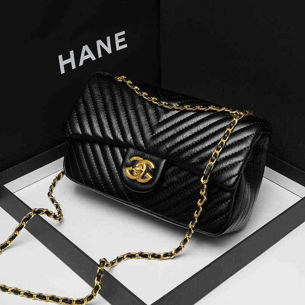 factory online export designer tide brand ladies bags leather chain 2022 new versatile v-grain fashion messenger high-end women's
factory online export designer tide brand ladies bags leather chain 2022 new versatile v-grain fashion messenger high-end women's