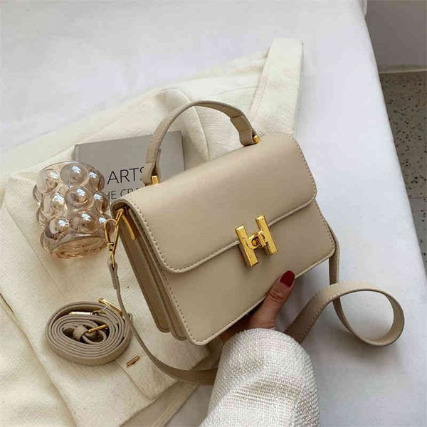 fashion bag female 2022 new h buckle small square high one version shoulder messenger chain bags
fashion bag female 2022 new h buckle small square high one version shoulder messenger chain bags