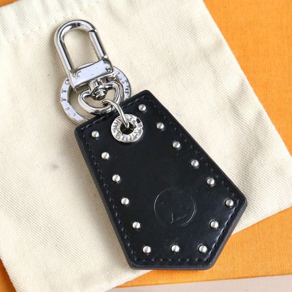 2022 keychain key chain buckle keychains lovers car handmade leather men women bags pendant accessories with box, Silver
2022 keychain key chain buckle keychains lovers car handmade leather men women bags pendant accessories with box, Silver
