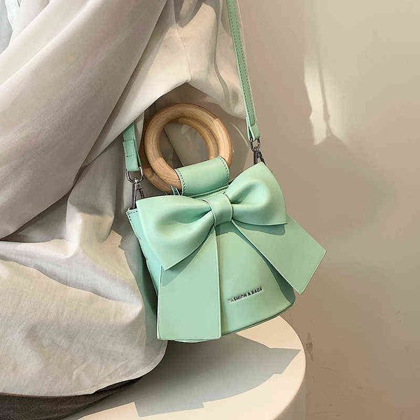 bow tie round wooden handle design mini pu leather crossbody side bag women 2022 summer fashion shoulder handbag cute totes 220416
bow tie round wooden handle design mini pu leather crossbody side bag women 2022 summer fashion shoulder handbag cute totes 220416