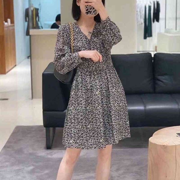 casual dresses domest light early spring romant printed silk crepe de chine vneck waist dress, Black;gray
casual dresses domest light early spring romant printed silk crepe de chine vneck waist dress, Black;gray