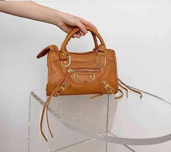 2022 aristocratic and versatile with high appearance value retro fashion classic versatile portable
2022 aristocratic and versatile with high appearance value retro fashion classic versatile portable