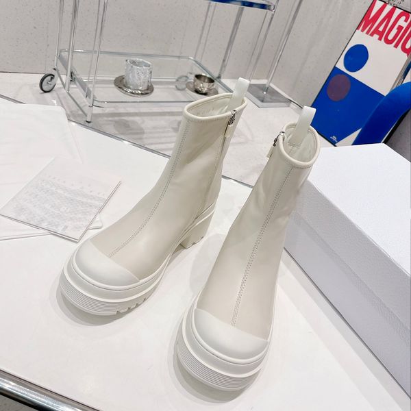 2022 autumn and winter women boots leather martin boot round side zipper round toe boots eva sole crafted in supple calfskin luxury high hee, Black
2022 autumn and winter women boots leather martin boot round side zipper round toe boots eva sole crafted in supple calfskin luxury high hee, Black