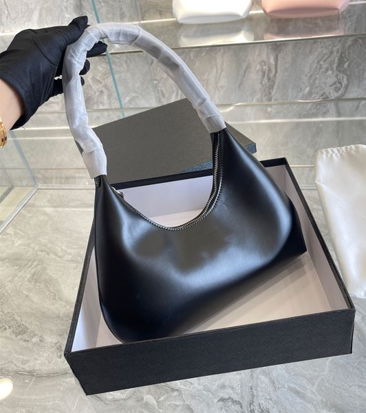 women's classic spring and summer new armpit bag matte leather fresh art simple atmosphere elegant novel exquisite designer bag
women's classic spring and summer new armpit bag matte leather fresh art simple atmosphere elegant novel exquisite designer bag