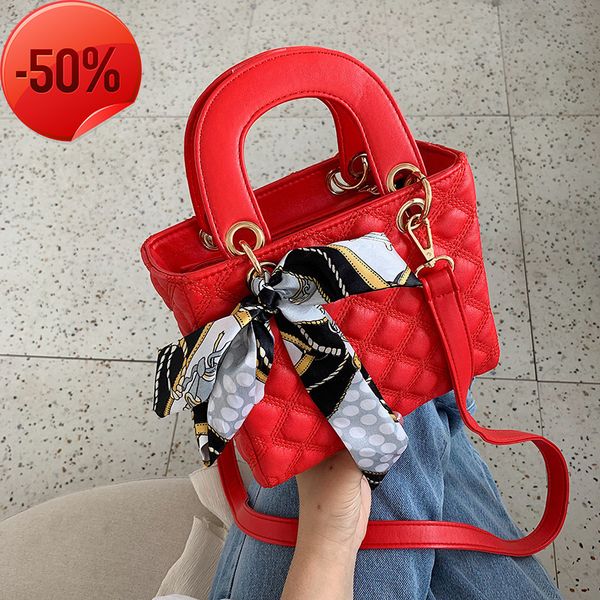 the factory directly princs dai 2021 new winter tide single shoulder msenger bag portable women's bag
the factory directly princs dai 2021 new winter tide single shoulder msenger bag portable women's bag