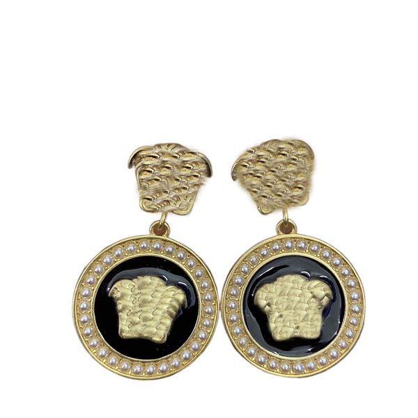 fashion new designed earring stud love heart v letters pendants banshee medusa head portrait 18k gold plated women's earring ladies des, Golden;silver
fashion new designed earring stud love heart v letters pendants banshee medusa head portrait 18k gold plated women's earring ladies des, Golden;silver