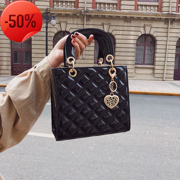 the factory directly fashionable women's embroidered handbag single shoulder bag 2021 new peach heart diana msenger bag
the factory directly fashionable women's embroidered handbag single shoulder bag 2021 new peach heart diana msenger bag