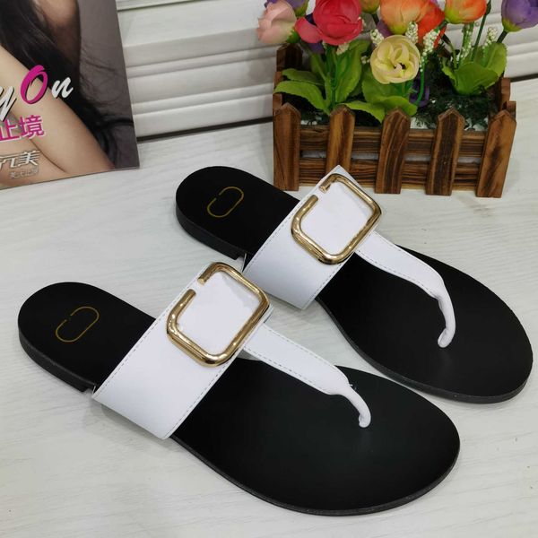 2022 classic thong sandals women designer slippers flip flops flat buckle slides slip on loafer summer lady beach mules pool slide flats lea, Black
2022 classic thong sandals women designer slippers flip flops flat buckle slides slip on loafer summer lady beach mules pool slide flats lea, Black