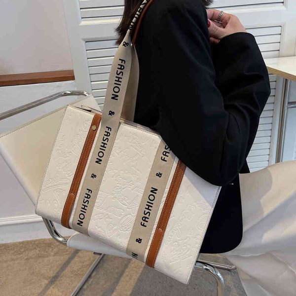 2022 large capacity handbag women's portable new small square messenger bag fashion brands popular ladies shoulder handbags celebrity s
2022 large capacity handbag women's portable new small square messenger bag fashion brands popular ladies shoulder handbags celebrity s