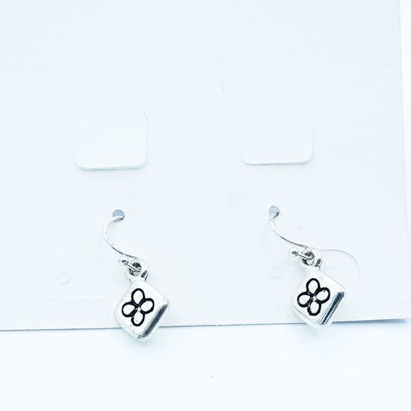 europe and the united states style silver opal clovers stud earrings silver restoring ancient ways, Golden;silver
europe and the united states style silver opal clovers stud earrings silver restoring ancient ways, Golden;silver