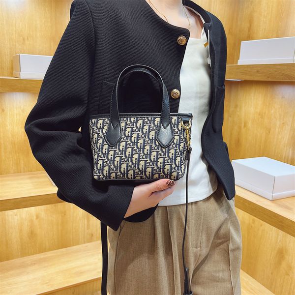 women bags brand basket simple women's 2022 portable one shoulder bucket bag versatile retro fashion letter luxury single handbags
women bags brand basket simple women's 2022 portable one shoulder bucket bag versatile retro fashion letter luxury single handbags