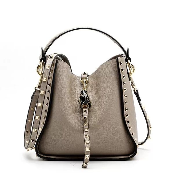 new women designer selling 2021 fashion luxury women's bucket bag genuine leather ladies rivet handbags female shoulder wallet casual b
new women designer selling 2021 fashion luxury women's bucket bag genuine leather ladies rivet handbags female shoulder wallet casual b