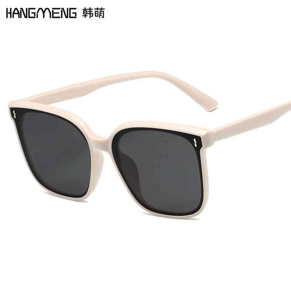 2022 new large frame glass same sunglass fashion box frida stainls steel nail sunglass women and men, White;black
2022 new large frame glass same sunglass fashion box frida stainls steel nail sunglass women and men, White;black