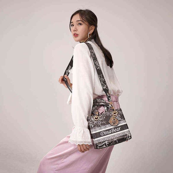 factory online export designer brand bags new women's messenger shoulder printed leather princess wrist
factory online export designer brand bags new women's messenger shoulder printed leather princess wrist