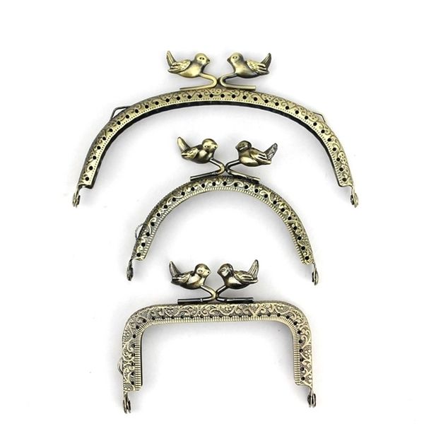 1pcs 8 5 12 5cm bird head embossed antique bronze metal purse frame bag kiss clasp handle diy accessories 220620, Black
1pcs 8 5 12 5cm bird head embossed antique bronze metal purse frame bag kiss clasp handle diy accessories 220620, Black
