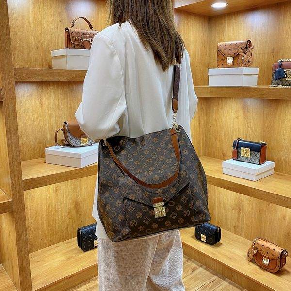 fashion accessories bags woman 2022 new louiseity presbyopic bucket viutonity bag european and american retro one shoulder handbag lvs large, Silver
fashion accessories bags woman 2022 new louiseity presbyopic bucket viutonity bag european and american retro one shoulder handbag lvs large, Silver