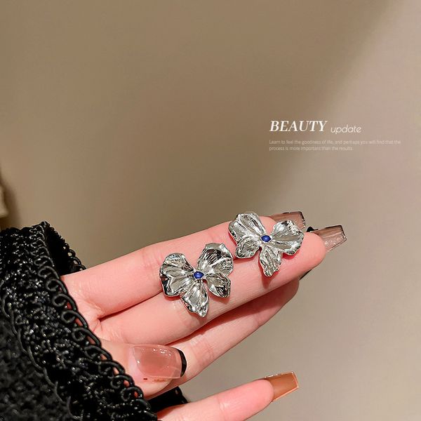 silver needle personality butterfly long fringe earrings korean fashion ear studs high-grade metal cold style earrings, Golden
silver needle personality butterfly long fringe earrings korean fashion ear studs high-grade metal cold style earrings, Golden