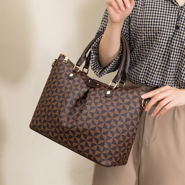 women handbags shoulder crossbody strap new trend tote bag men large leather luxury fashion designer plaid shopping travel
women handbags shoulder crossbody strap new trend tote bag men large leather luxury fashion designer plaid shopping travel