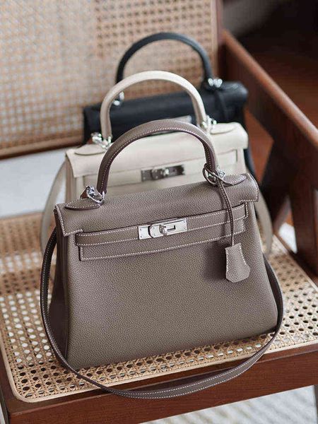 designer kellies handbags togo cowhide wax thread hand sewn inside seam 28cm second generation platinum single shoulder messenger portable w
designer kellies handbags togo cowhide wax thread hand sewn inside seam 28cm second generation platinum single shoulder messenger portable w