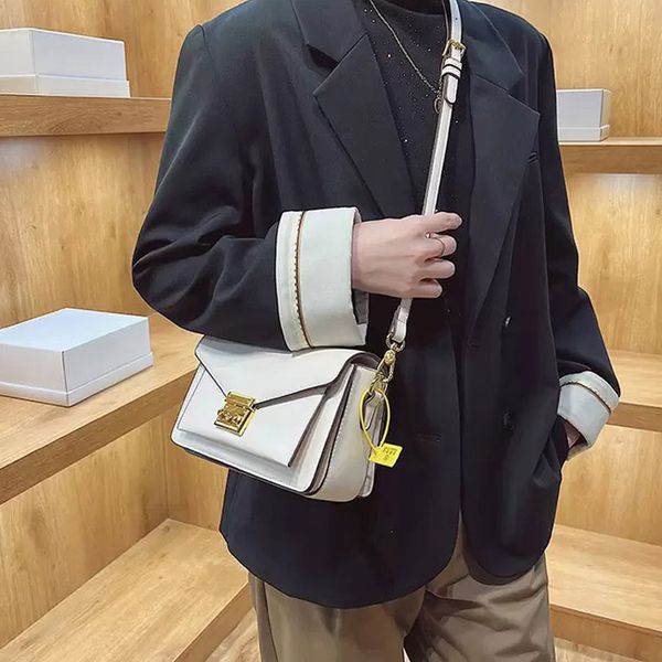 hbp spring tide female bags temperament popular small handbag female wild tote shoulder messenger bag
hbp spring tide female bags temperament popular small handbag female wild tote shoulder messenger bag