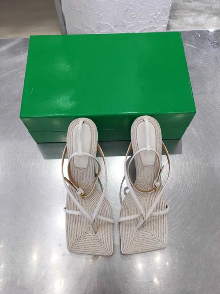 2021 luxury slippers crystal sandals flat slides high heels slipper summer beach thick bottom stuffies platform alphabet shoes 0704, Black
2021 luxury slippers crystal sandals flat slides high heels slipper summer beach thick bottom stuffies platform alphabet shoes 0704, Black