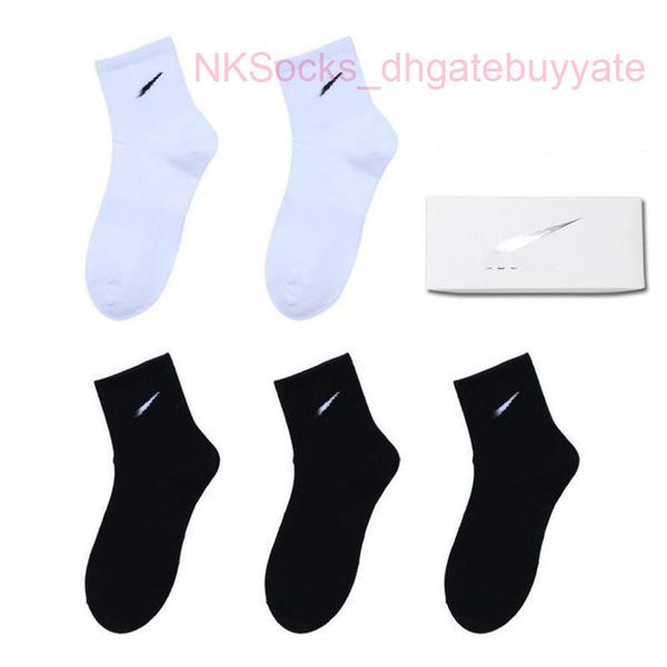 men's classic fashion socks gift box stockings hook brand black white gray medium tube sports cotton sweat absorbing sock men women lux
men's classic fashion socks gift box stockings hook brand black white gray medium tube sports cotton sweat absorbing sock men women lux