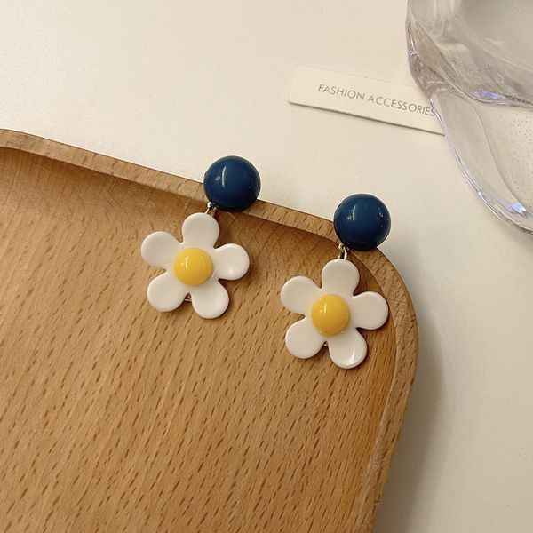 s925 silver needle flower earrings new summer small fresh color contrast temperament ear clip no holes, Golden;silver
s925 silver needle flower earrings new summer small fresh color contrast temperament ear clip no holes, Golden;silver