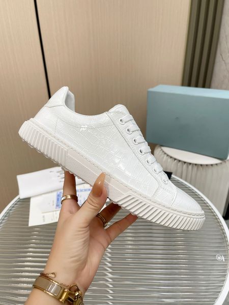 2022 designer mens boots running shoes daymaster stitching material womens platform sneakers super flex rubber sole trainers 34-45 0520, Black
2022 designer mens boots running shoes daymaster stitching material womens platform sneakers super flex rubber sole trainers 34-45 0520, Black