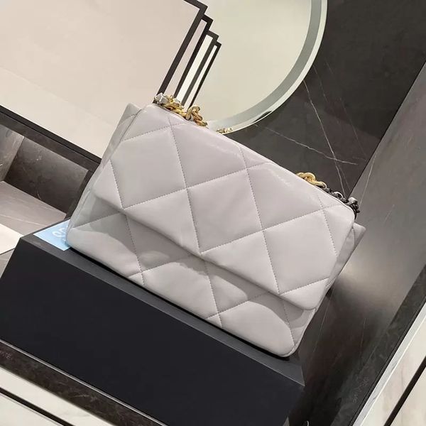 luxury designer womens maxi jumbo 19 bag crossbody classic flap large capacity shopping double chains quilted shoulder lambskin fashion tren
luxury designer womens maxi jumbo 19 bag crossbody classic flap large capacity shopping double chains quilted shoulder lambskin fashion tren