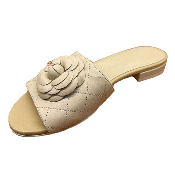 2022 designer slippers sandals in leather lozenge check black white fashion shoes women's beach flip-flops large size 35-40
2022 designer slippers sandals in leather lozenge check black white fashion shoes women's beach flip-flops large size 35-40