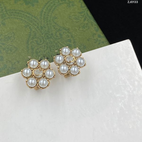 charm fashion designer punching g letter modern lady 925 sterling silver love earrings 2022 women's fashion trend premium merchant pack, Golden
charm fashion designer punching g letter modern lady 925 sterling silver love earrings 2022 women's fashion trend premium merchant pack, Golden