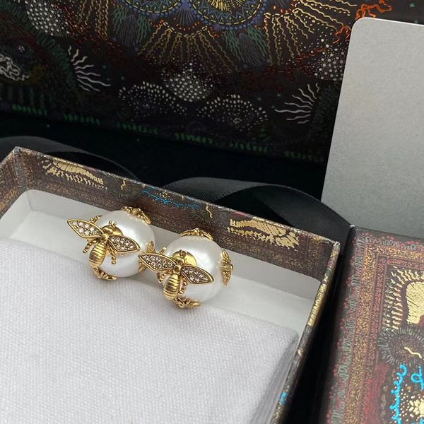 2022 new fashion luxury brand bees designer stud earrings for women big pearl double side vintage ear rings jewelry with box packing, Golden;silver
2022 new fashion luxury brand bees designer stud earrings for women big pearl double side vintage ear rings jewelry with box packing, Golden;silver
