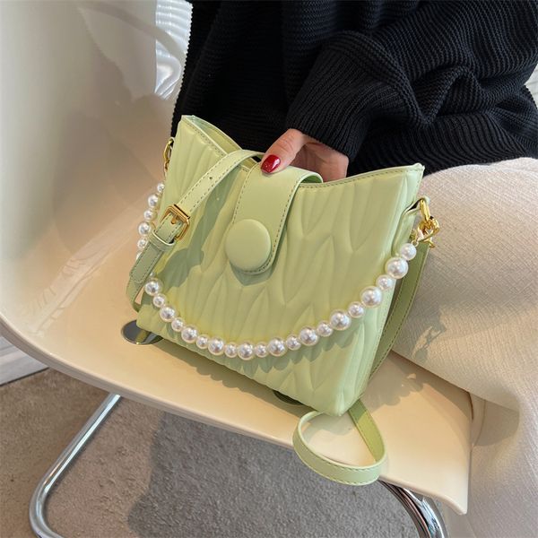 quality designer buket bag 4 colors rhombic lattice pearl portable purse chain one-shoulder bag in pu for female with simple style
quality designer buket bag 4 colors rhombic lattice pearl portable purse chain one-shoulder bag in pu for female with simple style