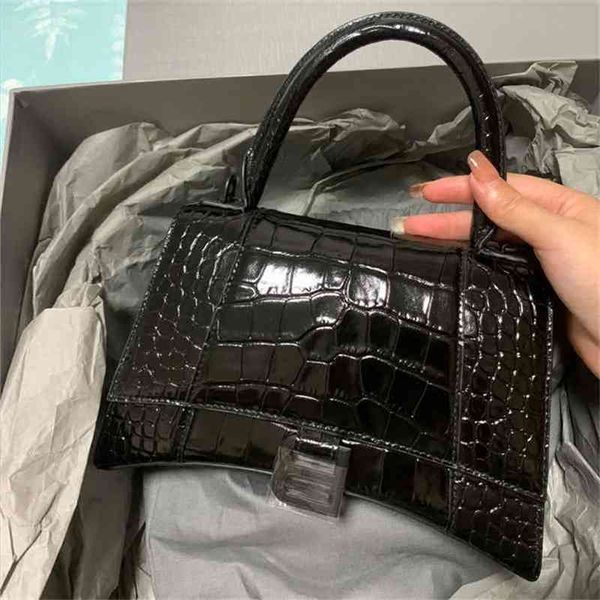 evening bag italy balencaigabag designer ltaly luxury besigner b-button hourglass leather women's one
evening bag italy balencaigabag designer ltaly luxury besigner b-button hourglass leather women's one