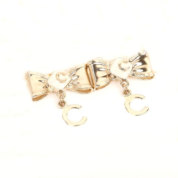 2022 charm knot shape design with white enamel stud earring in 18k gold plated for women engagement jewelry gift have box stamp ps7644, Golden
2022 charm knot shape design with white enamel stud earring in 18k gold plated for women engagement jewelry gift have box stamp ps7644, Golden