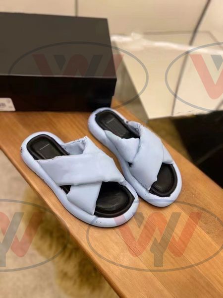 2022 new cross wide stripe irregular embossed printing slippers slides women's sandals loafers muller shoes upper with heat-sealed beac, Black
2022 new cross wide stripe irregular embossed printing slippers slides women's sandals loafers muller shoes upper with heat-sealed beac, Black