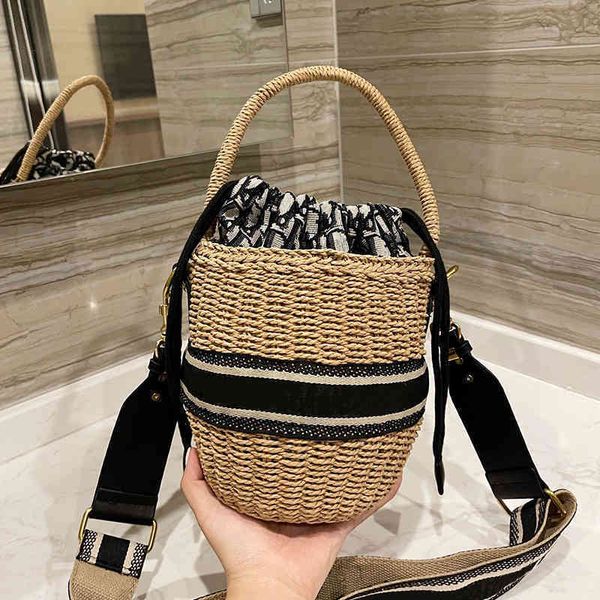 straw bags are popular this year. women's new fashion handbagdesigner style single shoulder bagdesigner simple messenger bucket bag han
straw bags are popular this year. women's new fashion handbagdesigner style single shoulder bagdesigner simple messenger bucket bag han
